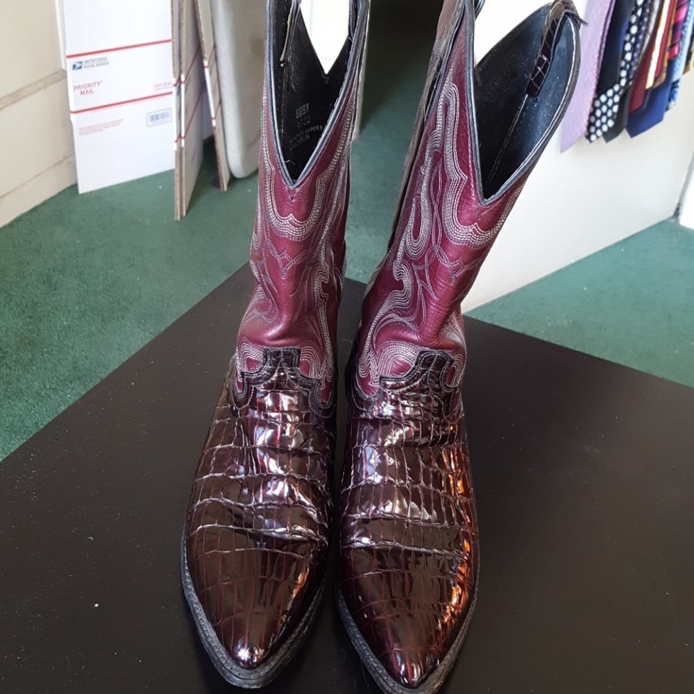 boots crocodile print